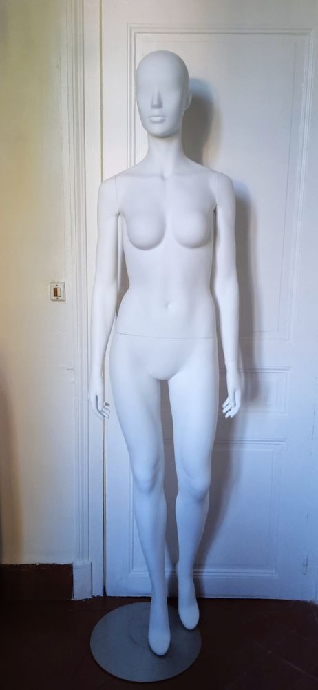 Mannequin Femme Blanc avec t�te 80 M�ru (60)