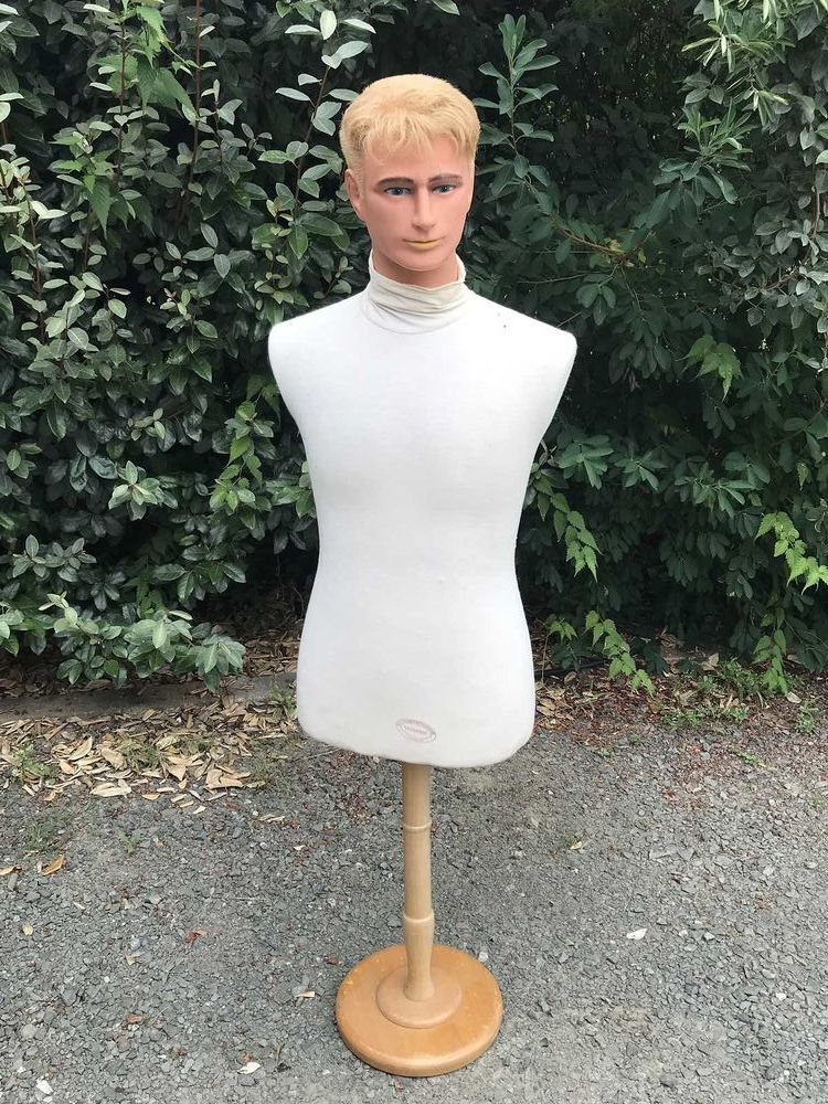 Mannequin de pr�sentation 70 Ro�z�-sur-Sarthe (72)