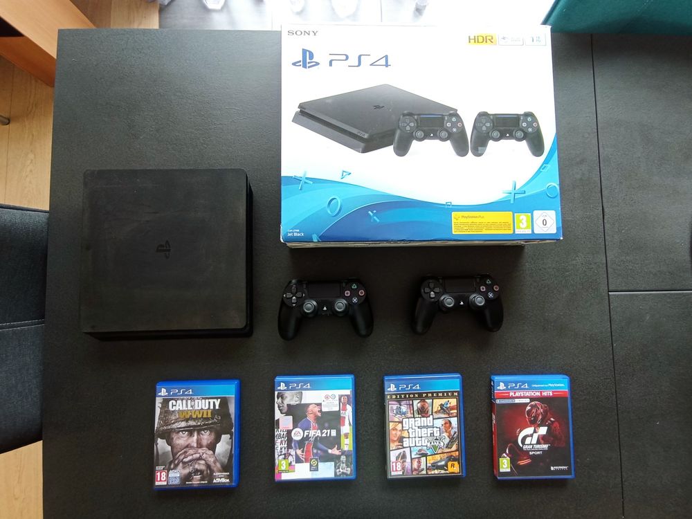 Ps4 - 1 TO - 2 mannettes - 4 jeux 200 Plouzan� (29)