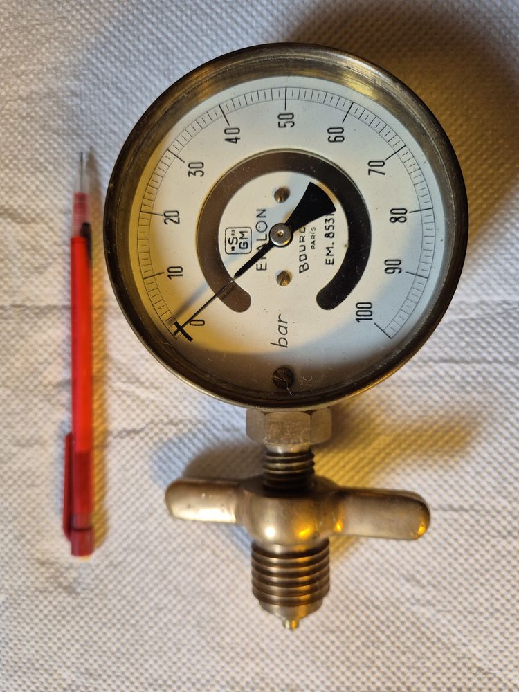 Manom�tre d'essais de pression �talon 100 Sanary-sur-Mer (83)