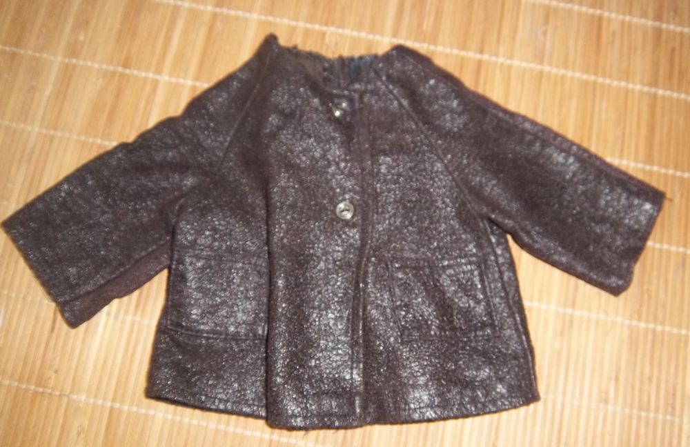 Manteau ancien simili craquelé poupée 2 Colombier-Fontaine (25)