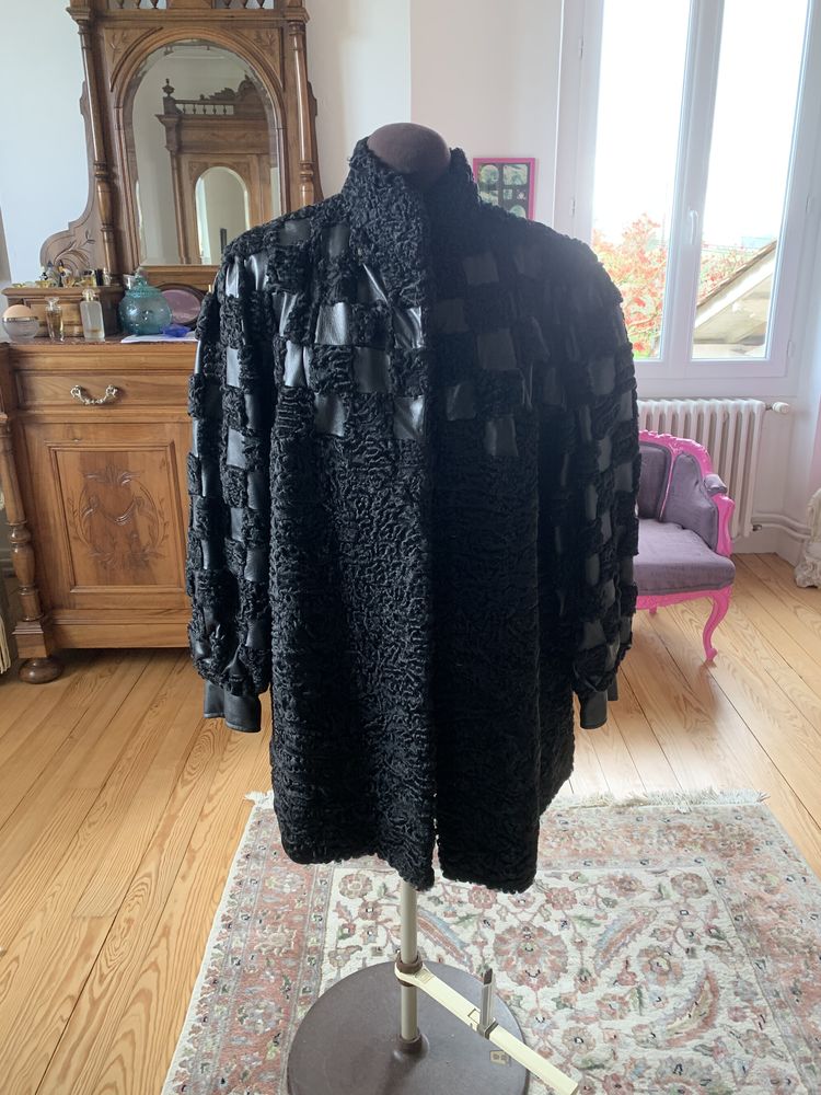 Manteau en astrakan et cuir peu port� 150 Bruges (33)