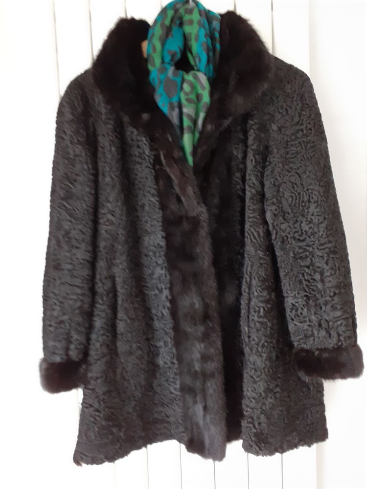 Manteau Astrakan. 300 Saint-Doulchard (18)