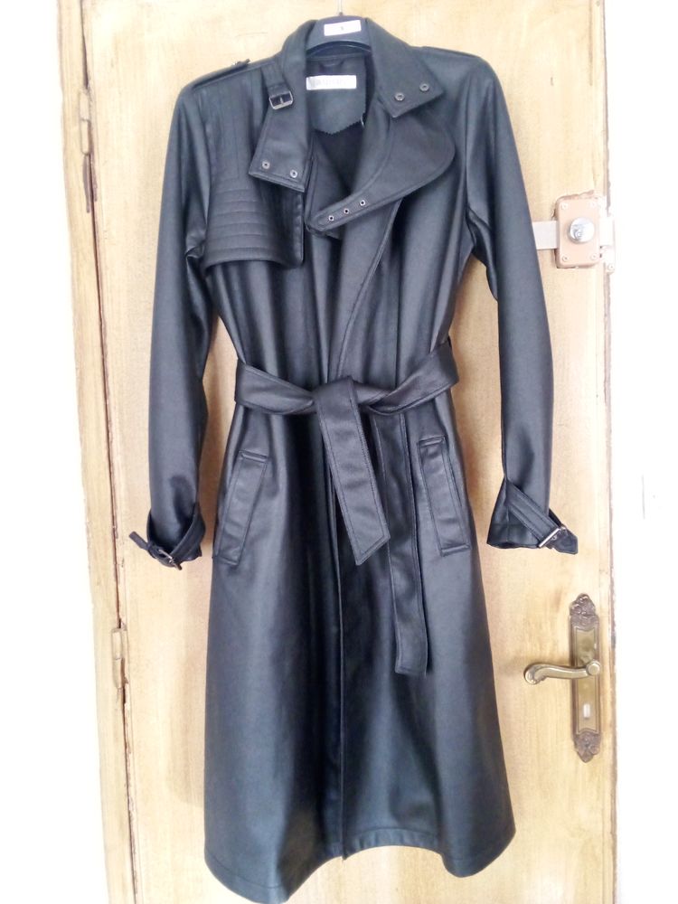 Manteau Balmain imitation cuir noir 80 Digne-les-Bains (04)