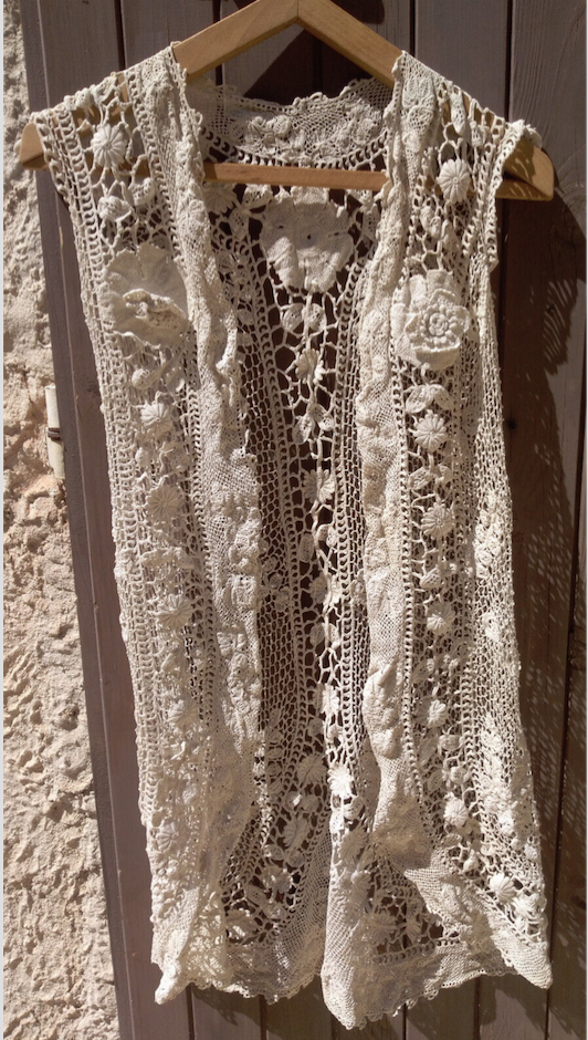 Manteau de Bapt�me de famille en dentelle XIX�me si�cle 1250 Roquefort-les-Pins (06)