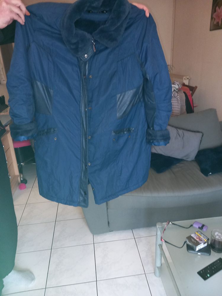 Manteau br�al bleu marine 0 Saint-L�on-sur-l'Isle (24)