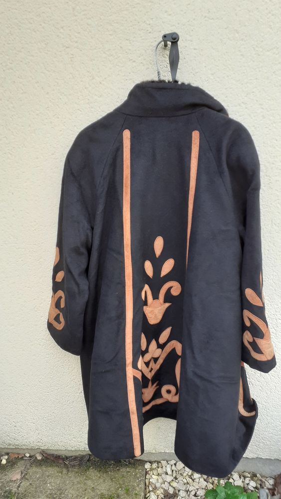 Un manteau chaud Montini Paris  taille 40/42 250 Lamotte-Beuvron (41)