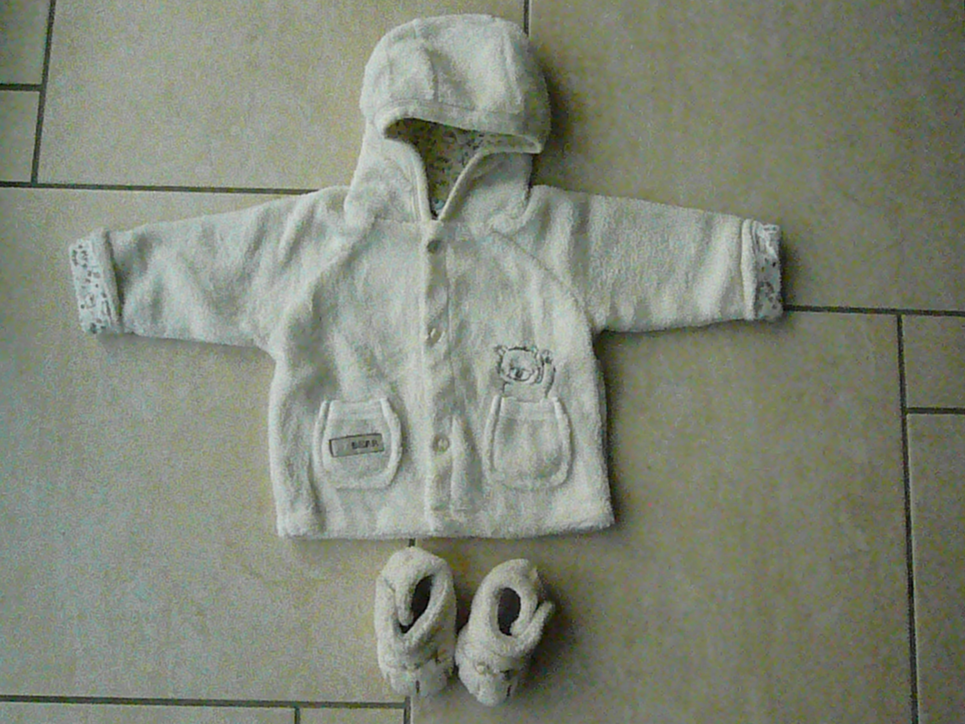 Manteau + chaussons cr�me 3 mois 9 Franqueville-Saint-Pierre (76)