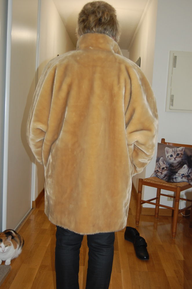 Manteau fausse fourrure 0 Grenoble (38)