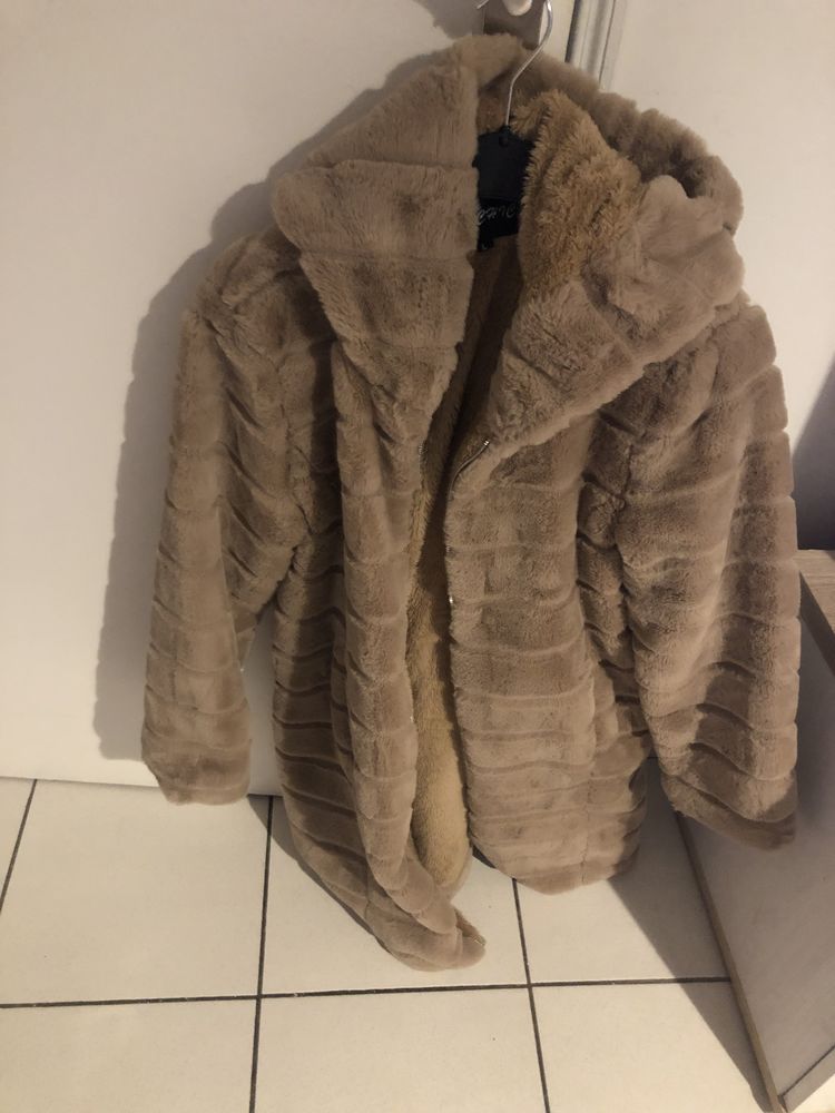 Manteau fausse fourrure beige 30 Mantes-la-Jolie (78)