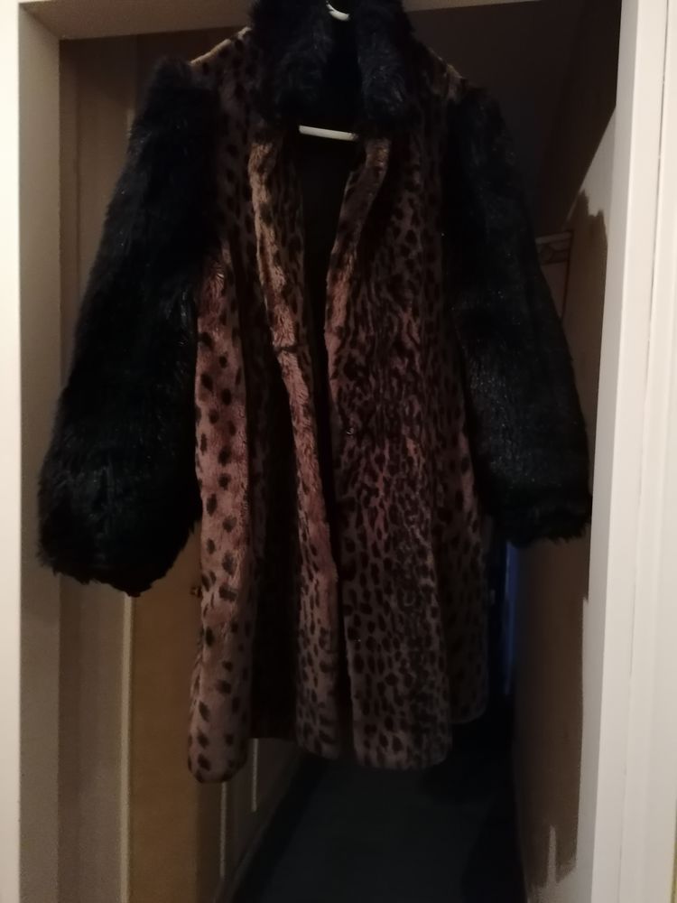 Manteau fausse fourrure 25 Jury (57)