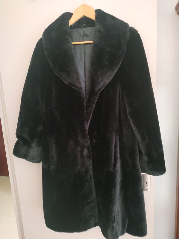 MANTEAU Fausse fourrure 48 Perpignan (66)