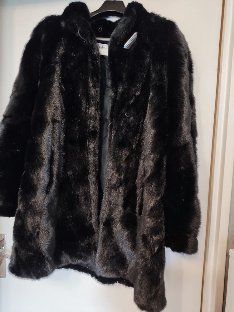 Manteau fausse fourrure 45 Livry-Gargan (93)