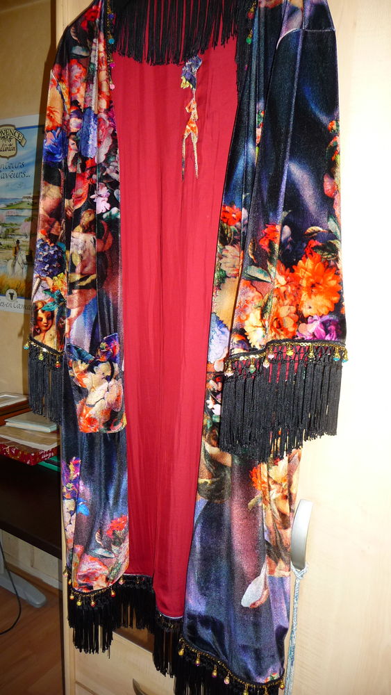 Manteau femme   La M�me DE Monac 
145 Nice (06)