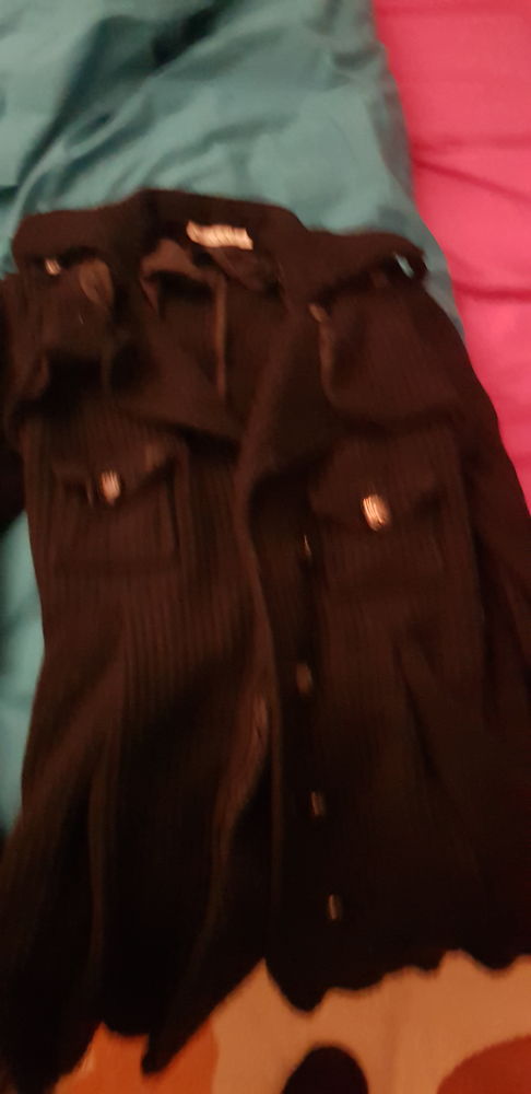 Manteau femme trois quarts en velour noir.
Taille 40 large 10 Paris 11 (75)