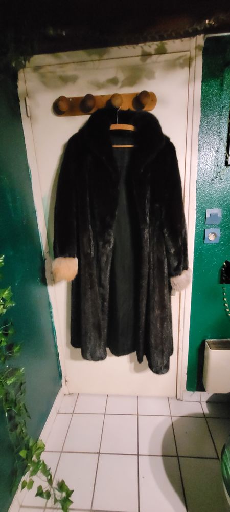 Manteau Femme v�ritable Vison pleine peau T42
10000 Lyon 1 (69)