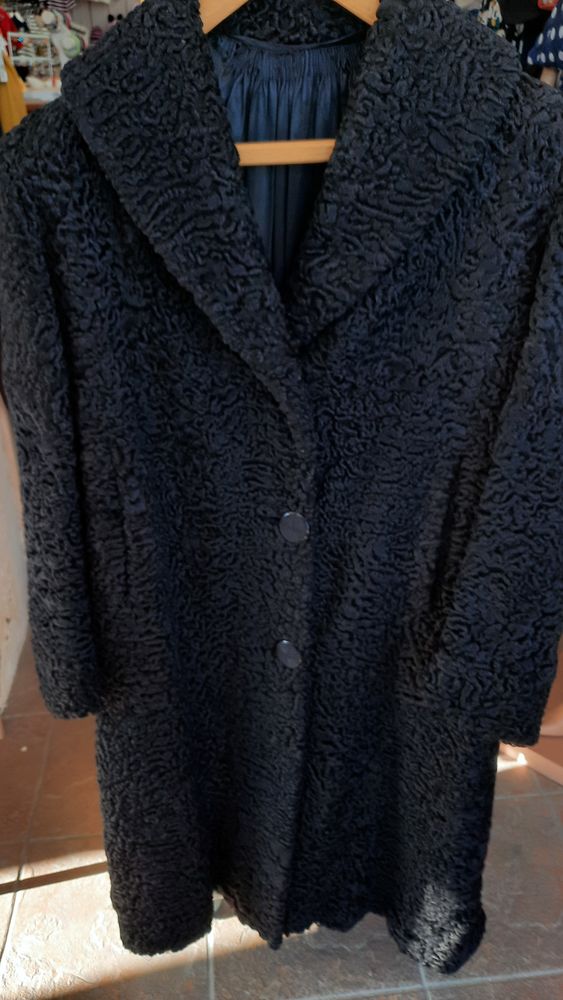 manteau fourrure en Astrakan noir 200 Pauillac (33)