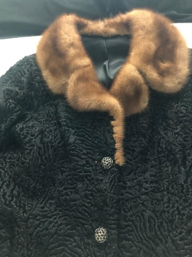 MANTEAU fourrure ASTRAKAN col vison vintage 0 Les Sables-d'Olonne (85)