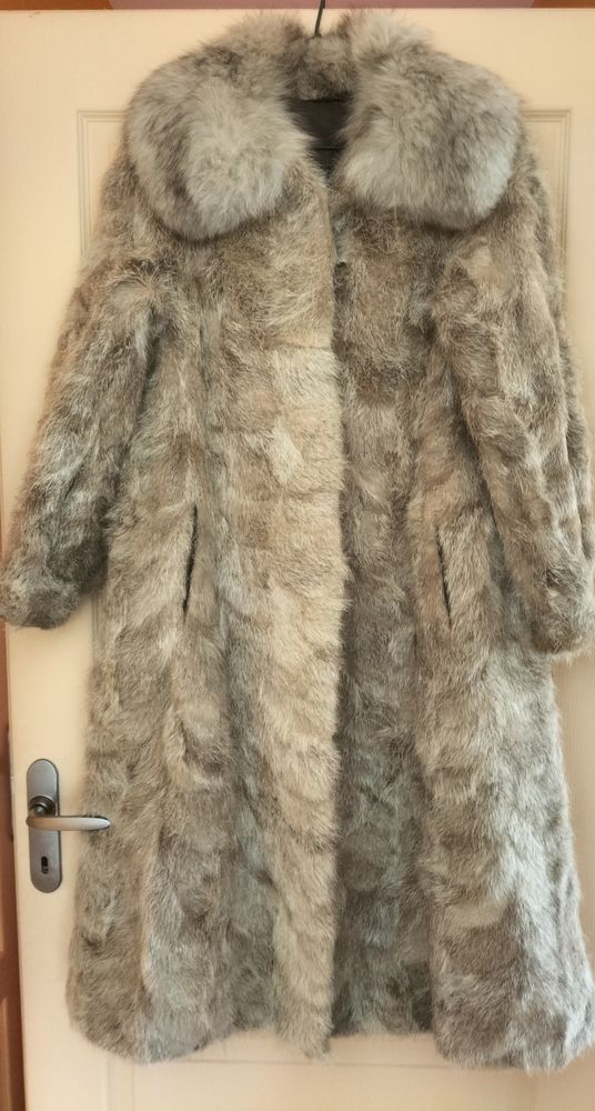 manteau fourrure de lapin 0 Saint-Pierre-le-Vieux (71)