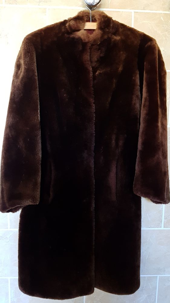 Manteau en fourrure (mouton dor�) 
150 Marignane (13)