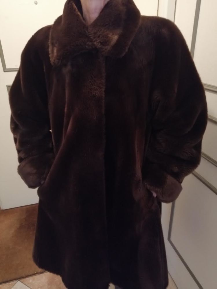 Manteau de fourrure synth�tique 75 Neuilly-sur-Seine (92)