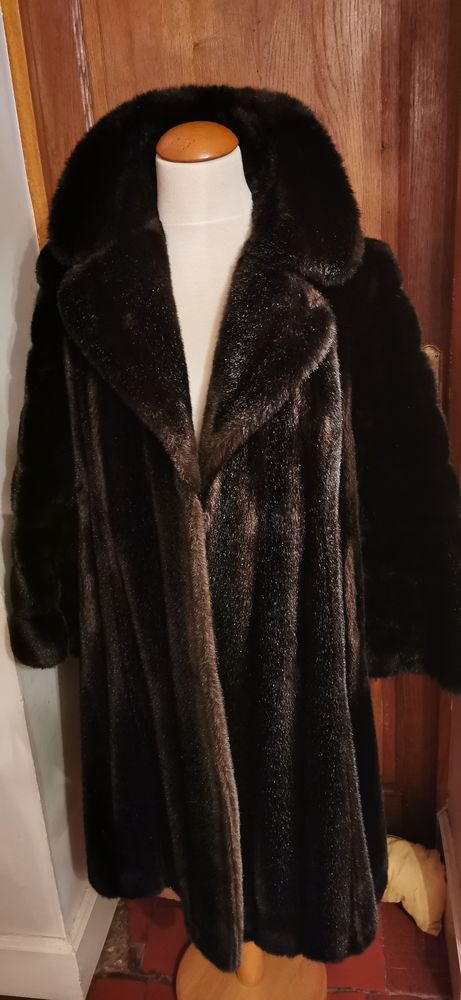 Manteau de Fourrure v�ritable vintage 165 L'Aigle (61)