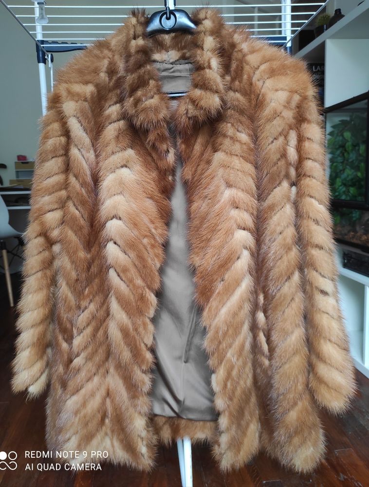 Manteau de fourrure vison dor�, motifs chevrons 400 Clichy (92)