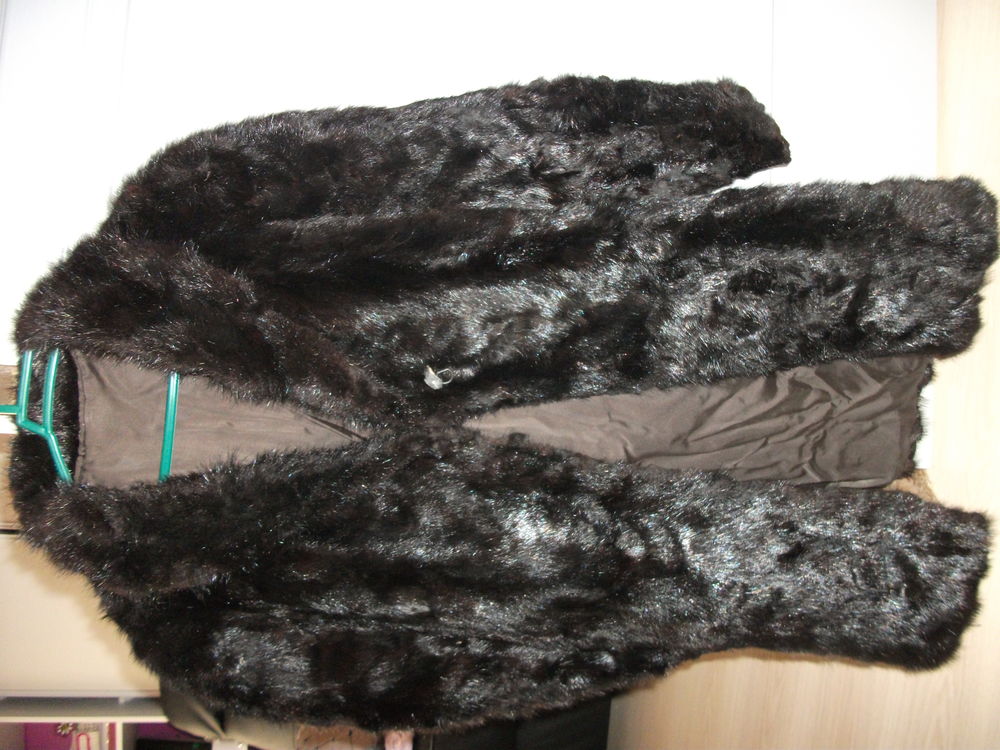 manteau de fourrure 30 Saint-Andr�-le-Gaz (38)