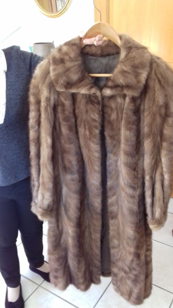 1 manteau de fourrure 100 Le Bourg-d'Oisans (38)