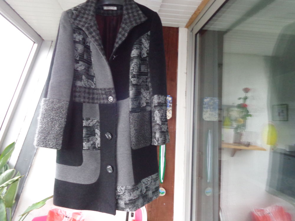 manteau gris/ noir  25 Louannec (22)