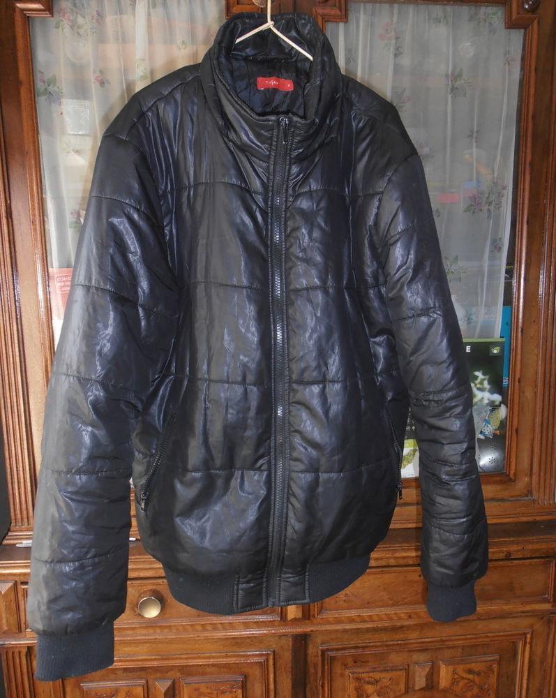 Manteau homme noir Tissaia zipp� fa�on doudoune taille M
10 Aubin (12)