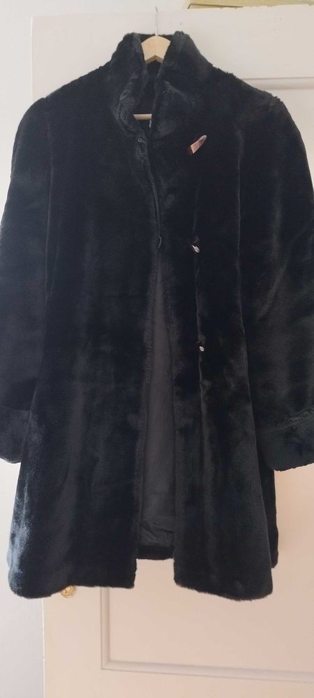 Manteau imitation fourrure 30 Strasbourg (67)