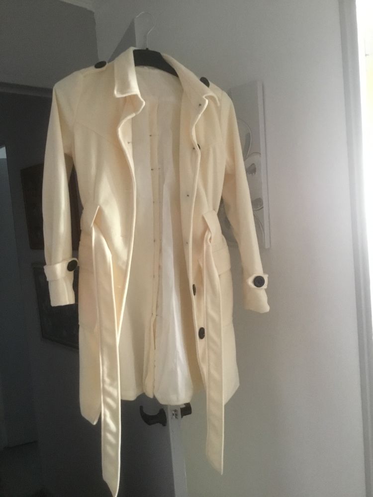 Manteau ivoire crème doublé avec ceinture  15 Poissy (78)