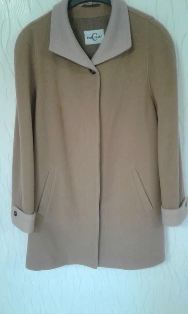 Manteau lainage T. 42 3 Roost-Warendin (59)