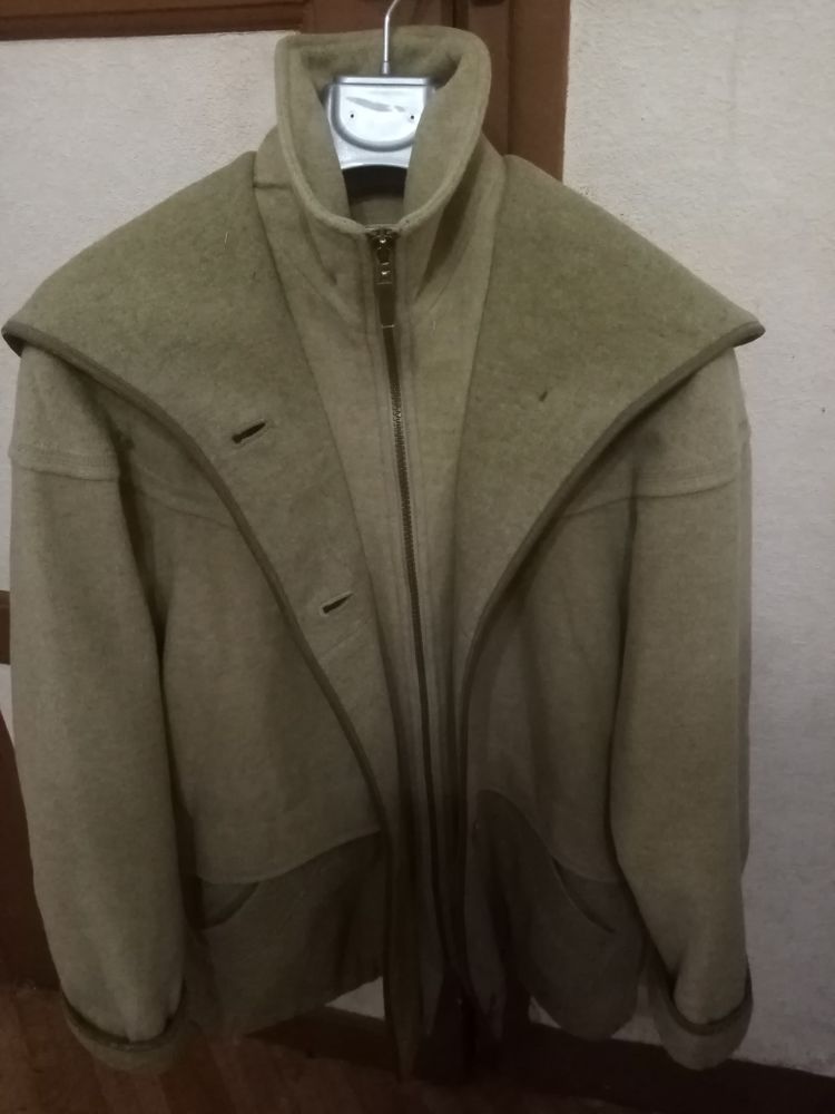 Manteau laine avec capuche et col zippé jusqu'au menton 20 Argenteuil (95)
