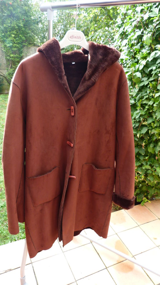 Manteau long femme fausse fourrure taille 2  25 Cormeilles-en-Parisis (95)