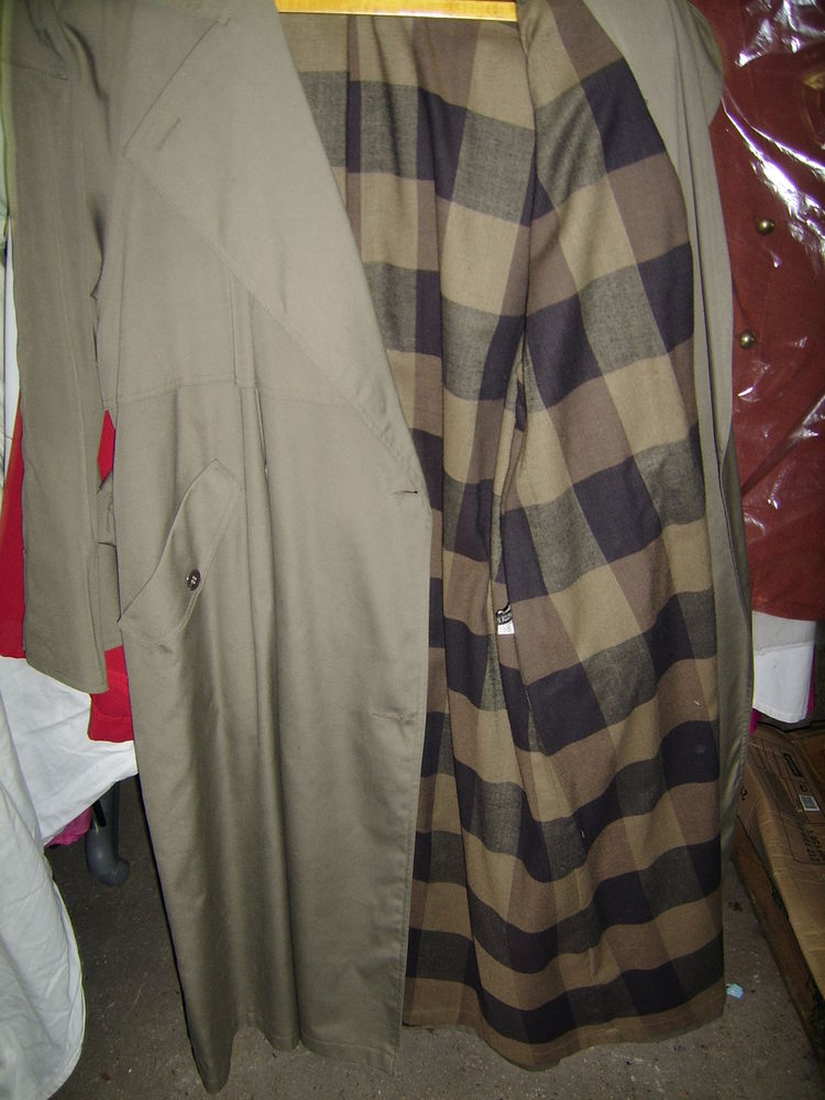 manteau long  Raymond ATTAL
15 Fleury-M�rogis (91)