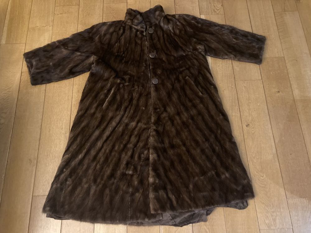 Manteau long en vison marron 450 Paris 14 (75)