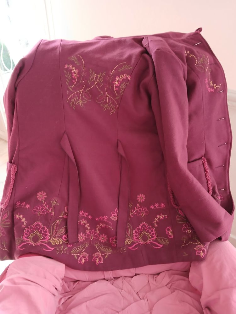 Manteau neuf framboise 30 Oyonnax (01)