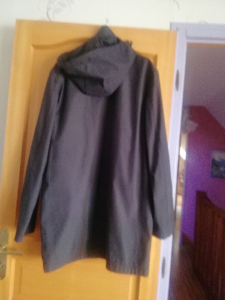 Manteau noir avec capuche taille M 15 Meurchin (62)