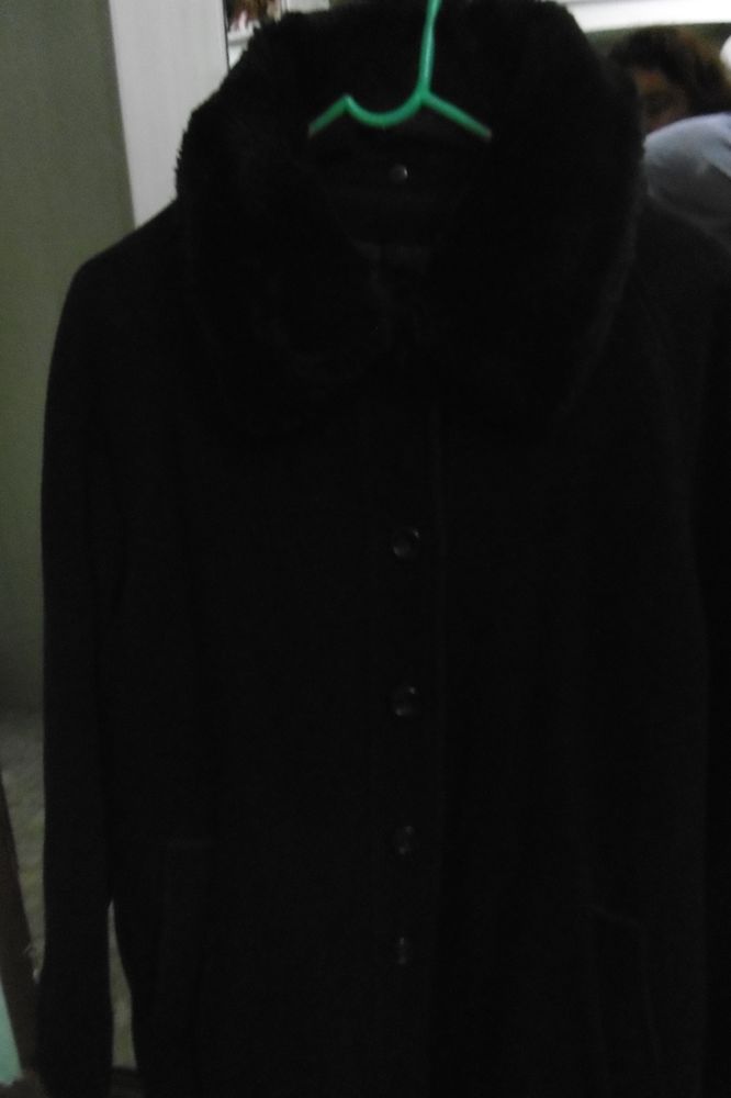 Manteau noir femme avec col fourr� et poches, T42, XL 15 Villars-les-Dombes (01)