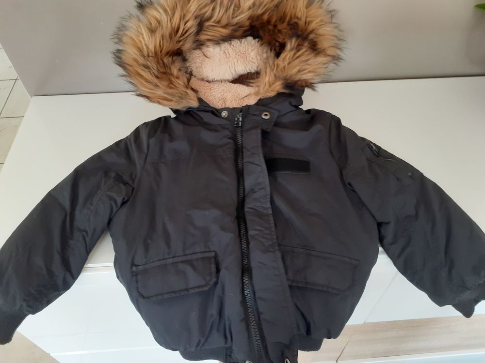 manteau noir fourrure capuche et int�rieur marque kiabi 10 Villers-Cotter�ts (02)