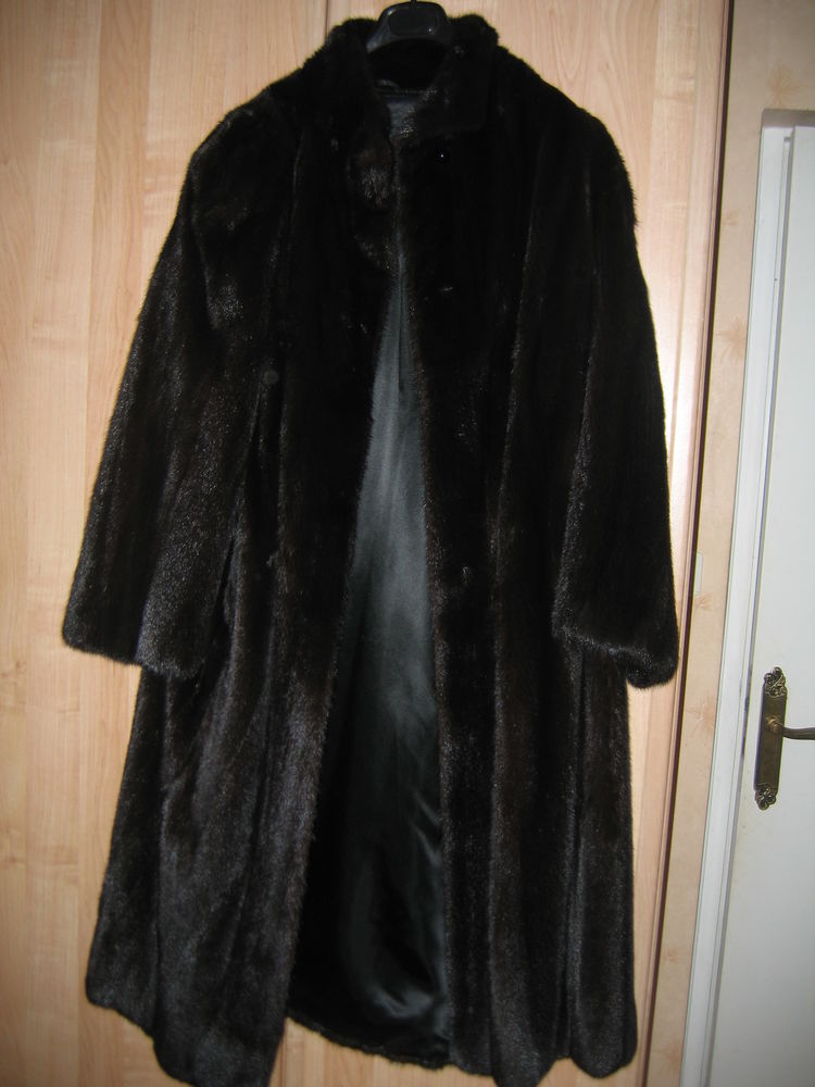 manteau noir en vison 2500 Domblans (39)