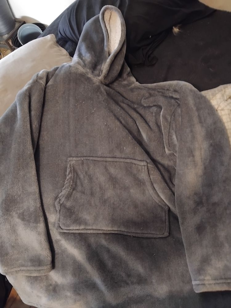 Manteau polaire gris � capuche 30 Narbonne (11)