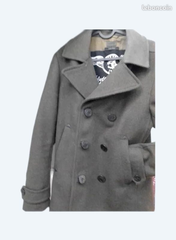 Manteau pour homme Diesel
Marque Diesel
tr�s bon �tat 80 Paris 9 (75)