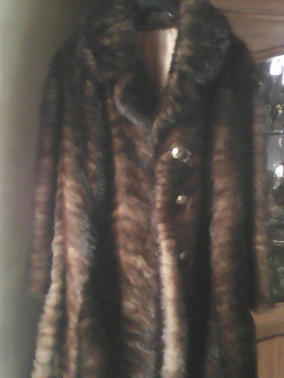 manteau en queue de VISON MARRON; taille 42.  0 Riom-ès-Montagnes (15)