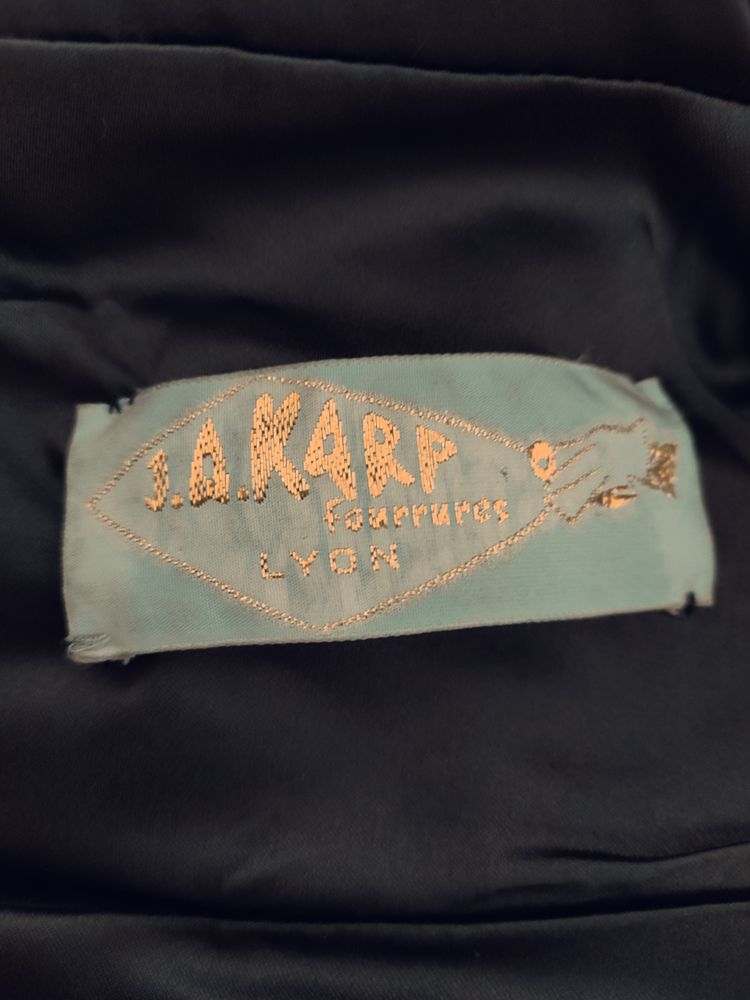 Manteau en queues de vison. 950 P�zenas (34)