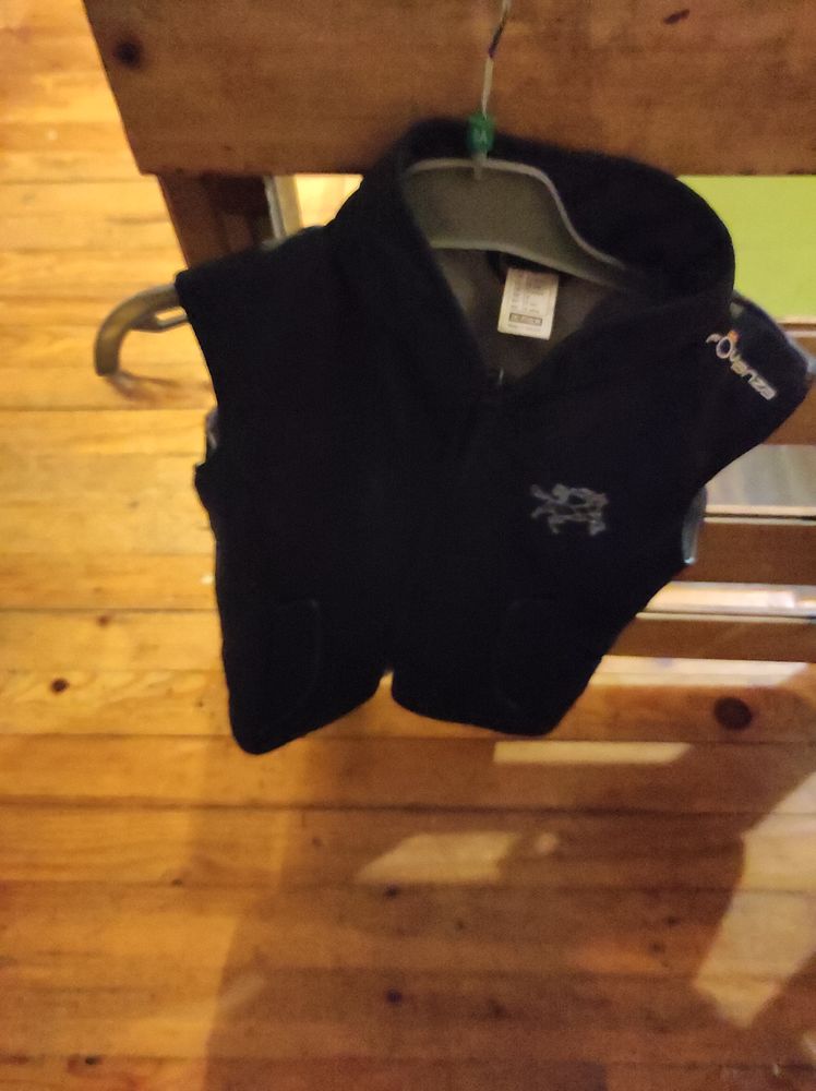 15� manteau sans manches taille 8 ans 15 Accolay (89)