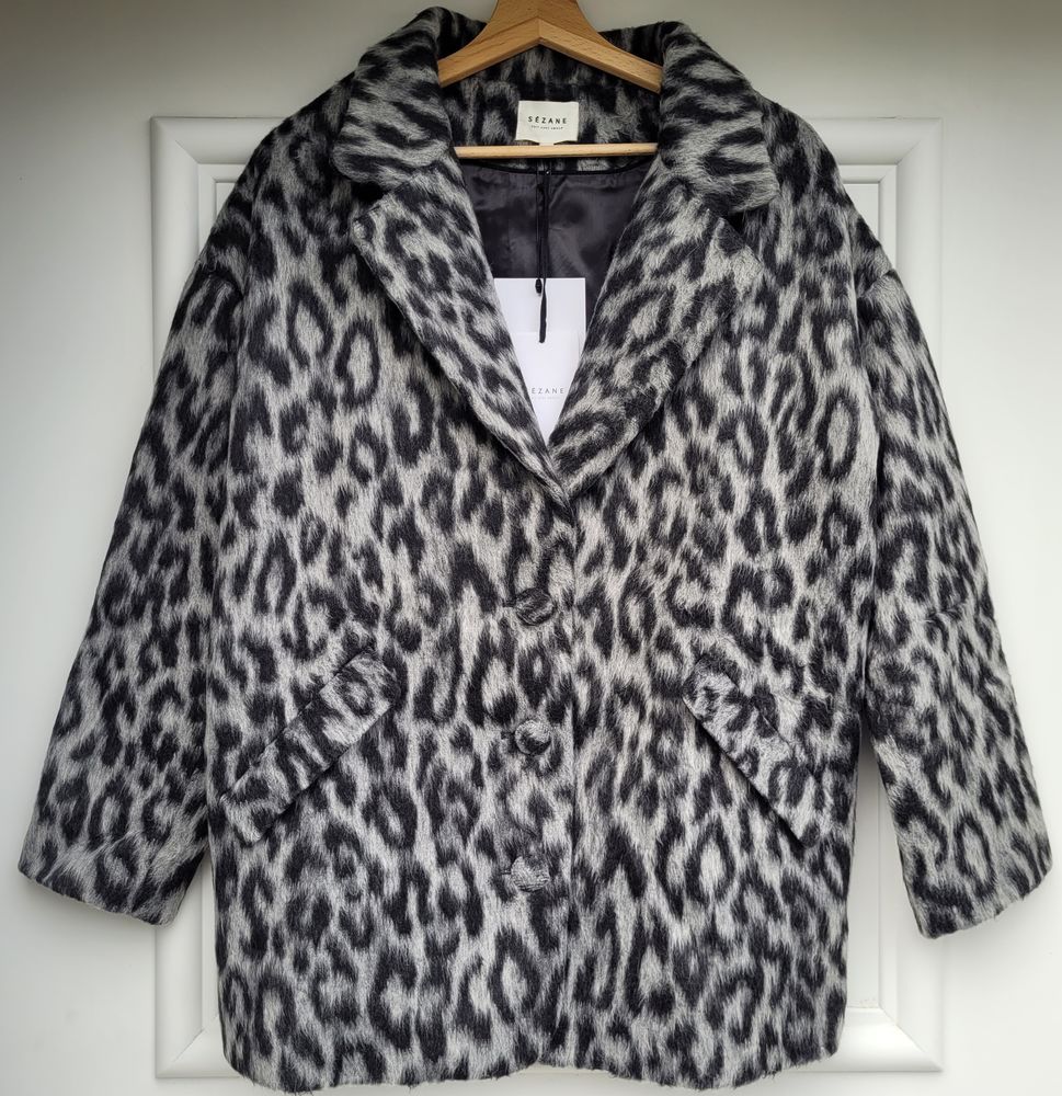 Manteau S�zane. Mod�le Alicia. Imprim� l�opard gris. T38. 125 Rennes (35)