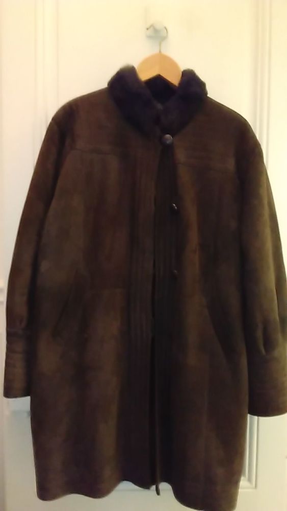 Manteau v�ritable peau lain�e
90 Paris 9 (75)